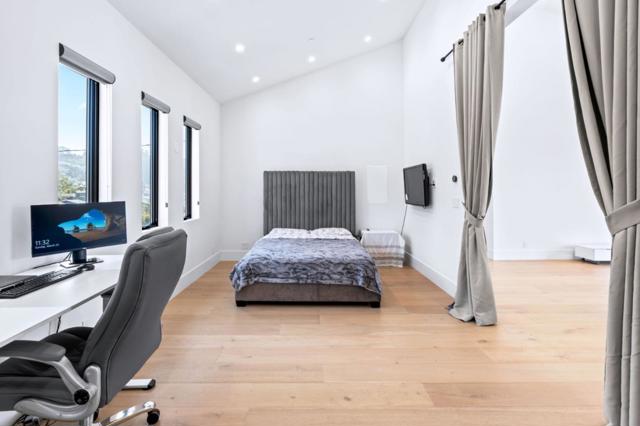 1016 Escalero Avenue, Pacifica CA: https://media.crmls.org/mediaz/f5fb3ee0-9cae-4b84-bafd-8354c75cb45b.jpg