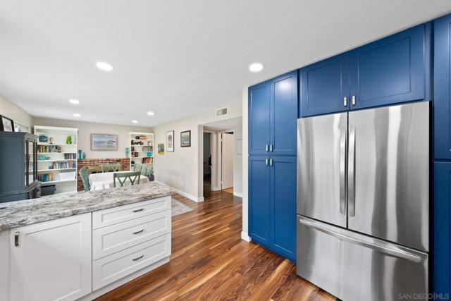 10424 Nubbin Ct, Santee CA: https://media.crmls.org/mediaz/f5fb7952-6ab3-4a52-94a6-8b8b449c8998.jpg