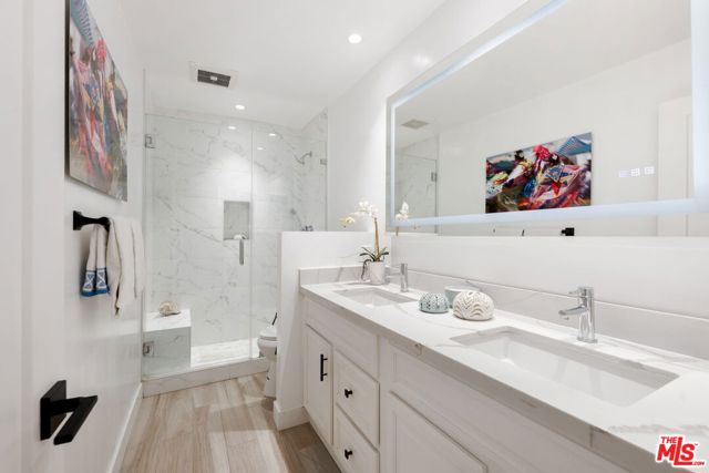 2108 Neilson Way, Santa Monica CA: https://media.crmls.org/mediaz/f5fbda05-3552-45f5-9d87-8eeec601b7b1.jpg
