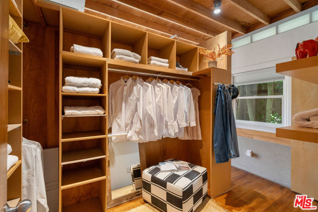 2311 Glencoe Avenue, Venice CA: https://media.crmls.org/mediaz/f5fbe86c-139e-4a26-be06-089042911182.jpg