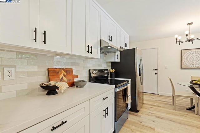21 Muth Dr, Orinda CA: https://media.crmls.org/mediaz/f5fe582b-f9fb-4813-9342-477b4f0ac39a.jpg