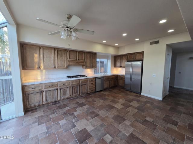 Detail Gallery Image 6 of 17 For 7826 Barstow St, Ventura,  CA 93004 - 4 Beds | 2/1 Baths