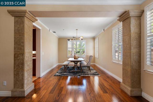 1669 Albani Place, Brentwood CA: https://media.crmls.org/mediaz/f5febfe8-978b-40cb-95e7-48a23f95b122.jpg