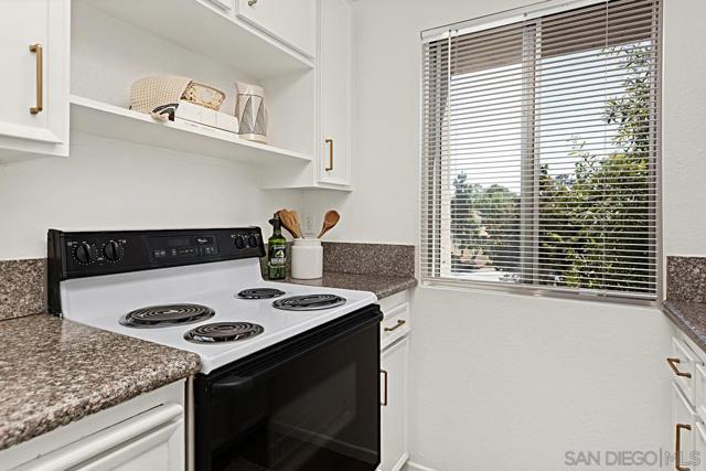 5350 Baltimore Dr, La Mesa CA: https://media.crmls.org/mediaz/f5ff1a15-b365-419d-bba6-2f1e1eda93d4.jpg