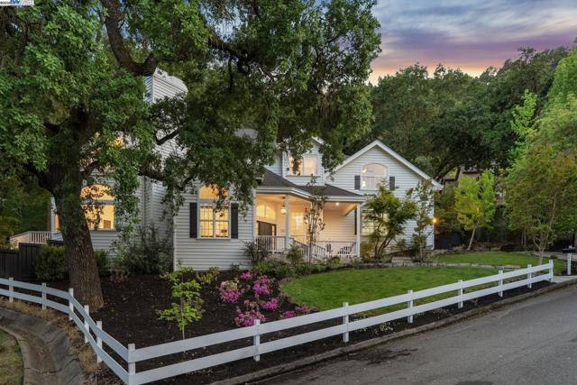 1617 Campesino Ct., Alamo CA: https://media.crmls.org/mediaz/f60030bb-a237-4f41-a672-ffabd27992ef.jpg