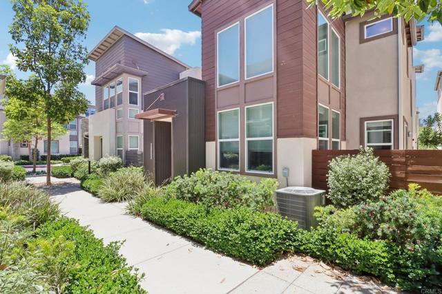 Detail Gallery Image 5 of 55 For 2035 Element Way, Chula Vista,  CA 91915 - 3 Beds | 3/1 Baths