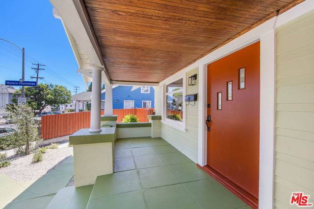 407 N Benton Way, Los Angeles CA: https://media.crmls.org/mediaz/f601bf93-2071-42cf-bf55-82d3fa948854.jpg