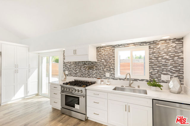 3536 Malibu Country Drive, Malibu CA: https://media.crmls.org/mediaz/f602a88f-0f21-43d0-b3f1-ac69f85aea6b.jpg
