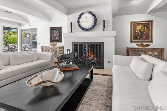 6351 Lago Lindo, Rancho Santa Fe CA: https://media.crmls.org/mediaz/f602c1e2-eb25-4935-b114-dc61f1c5bccf.jpg