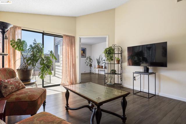 751 Pueblo Way, Vallejo CA: https://media.crmls.org/mediaz/f60347f8-04cb-44a0-a6a3-bf90879d2f72.jpg