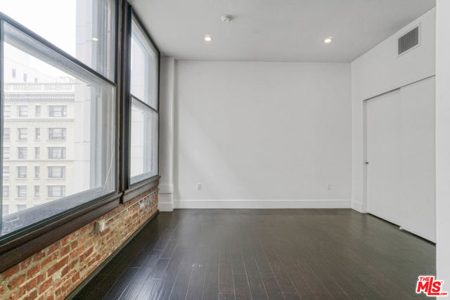 460 S Spring Street, Los Angeles CA: https://media.crmls.org/mediaz/f6035ec7-c260-468f-adcb-aedcf48eaf32.jpg