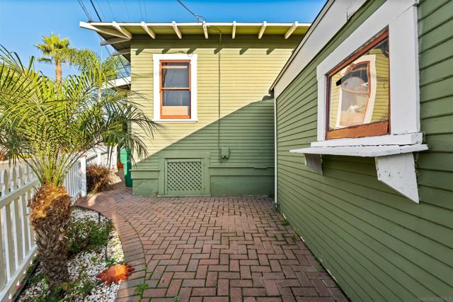 4194 Stephens, San Diego CA: https://media.crmls.org/mediaz/f603da5b-ec63-475e-a06f-dd019ce0dd4c.jpg