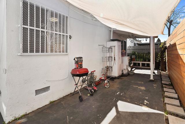 Detail Gallery Image 23 of 34 For 10517 S Normandie Ave., Los Angeles,  CA 90044 - 3 Beds | 1/1 Baths