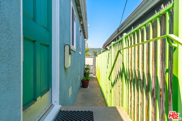 122 Thornton Place photo 8