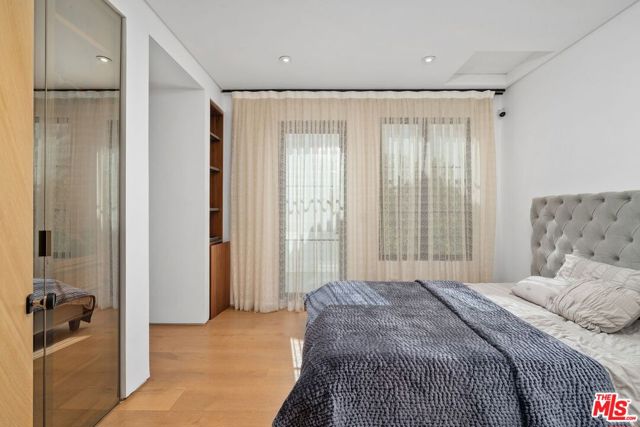 16015 Valley Wood Road, Sherman Oaks CA: https://media.crmls.org/mediaz/f6052920-ea97-46da-8115-174ceea32c39.jpg