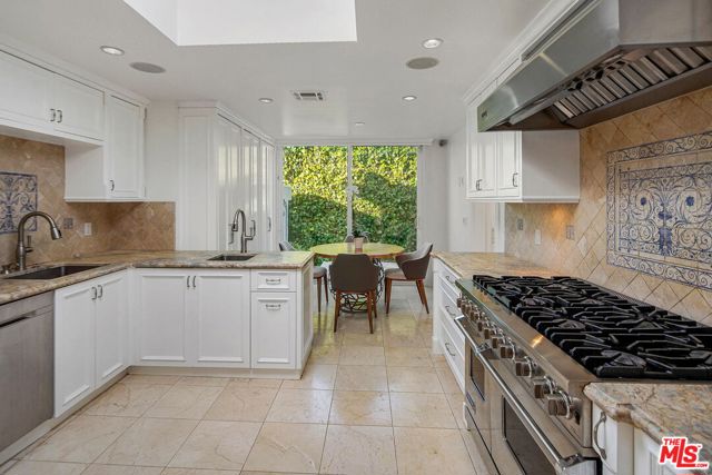 9620 Highridge Drive, Beverly Hills CA: https://media.crmls.org/mediaz/f605329a-3f26-4171-8ca0-e432a6bc4029.jpg