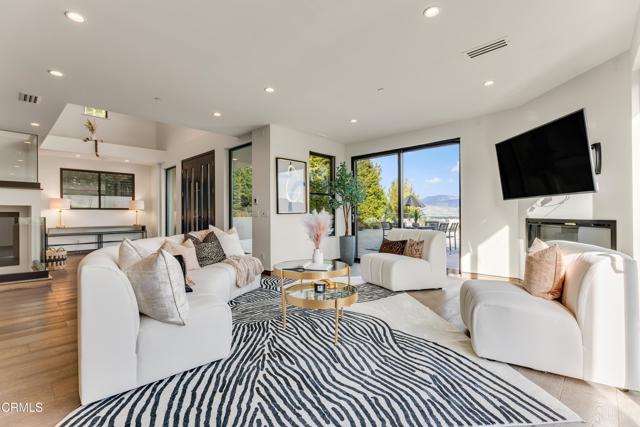 Detail Gallery Image 18 of 69 For 12480 Viewcrest Rd, Los Angeles,  CA 91604 - 5 Beds | 7 Baths