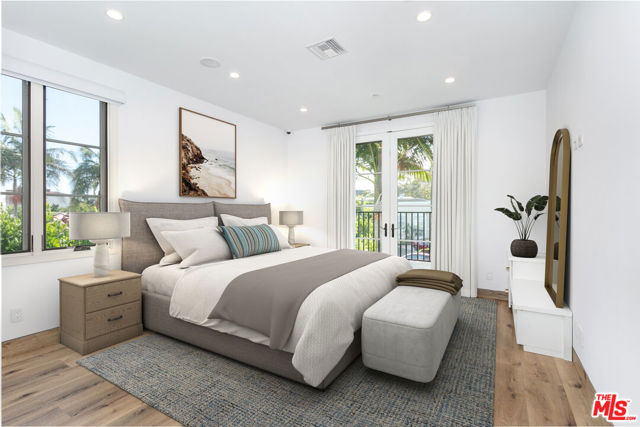 142 N Hamel Drive, Beverly Hills CA: https://media.crmls.org/mediaz/f6057f5d-0088-4500-841d-6811159dd619.jpg