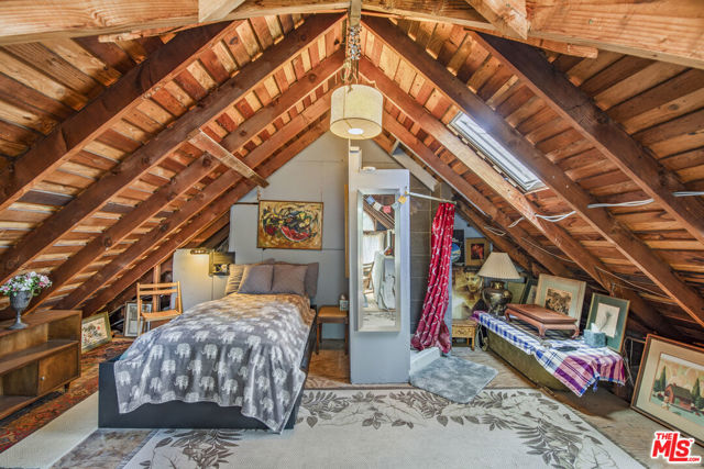 2882 Belden Drive, Los Angeles CA: https://media.crmls.org/mediaz/f605c76f-a80c-452e-b179-3be70ac5d91f.jpg