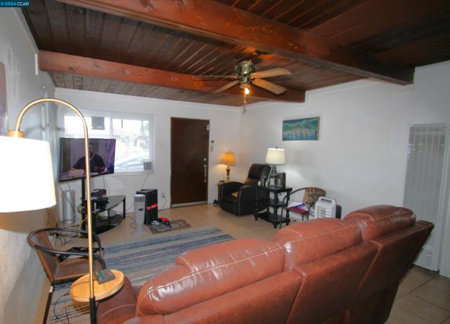 Image 4 of 20 For 69 Beach Dr  