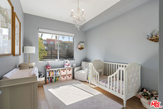 13337 Beach Avenue, Marina del Rey CA: https://media.crmls.org/mediaz/f606aba1-ff03-4342-b3b8-618c0e52863f.jpg