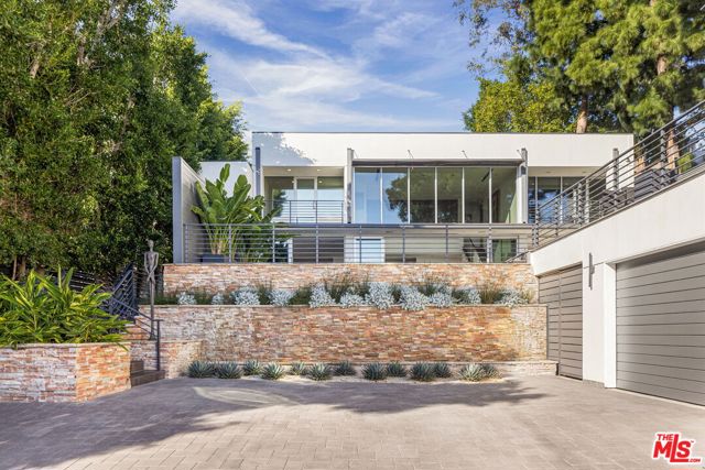 1545 Sunset Plaza Drive photo 1