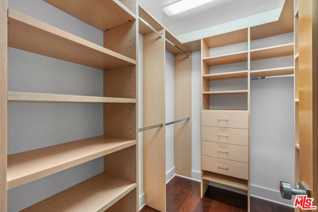 2771 Claray Drive, Los Angeles CA: https://media.crmls.org/mediaz/f6077367-3408-4cdc-8e71-0a14c5161fdb.jpg