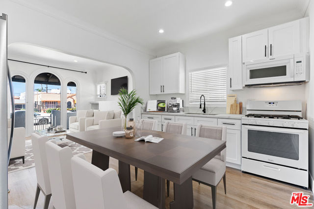 2832 12th Avenue, Los Angeles CA: https://media.crmls.org/mediaz/f607b9a7-5241-4c08-bc55-c5243576e495.jpg