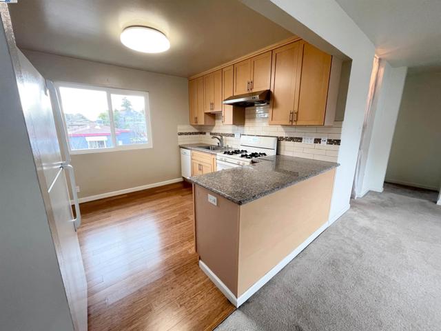2120 Encinal, Alameda CA: https://media.crmls.org/mediaz/f607cf99-386a-42dd-869a-c93e7eeef1f1.jpg