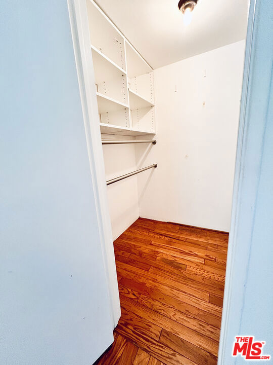 911 N Kings Road, West Hollywood CA: https://media.crmls.org/mediaz/f608b6f9-d0f2-42d7-abd1-d3d3c6b6d0cd.jpg