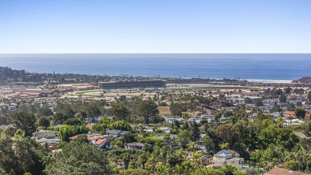 1240 Ladera Linda, Del Mar CA: https://media.crmls.org/mediaz/f6094eab-2729-4d4b-a31a-6b952f284075.jpg