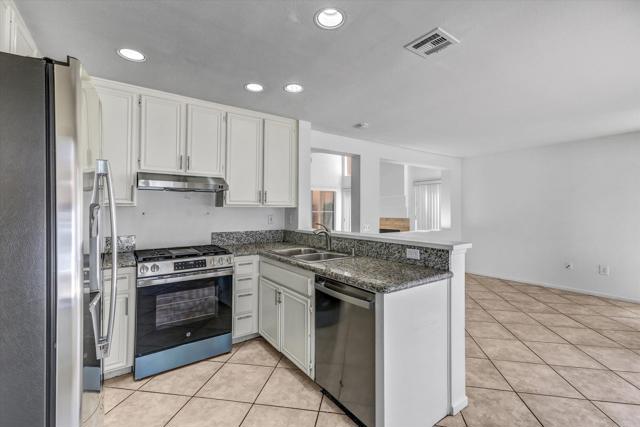 Detail Gallery Image 15 of 31 For 1374 Serena Circle #1,  Chula Vista,  CA 91910 - 3 Beds | 2/1 Baths
