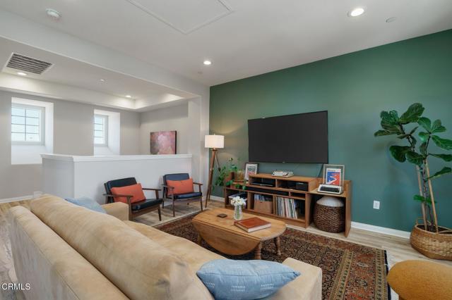 190 Chickasaw Street, Ventura CA: https://media.crmls.org/mediaz/f60991e0-ac9b-401b-91c3-0eb03eff2ebf.jpg