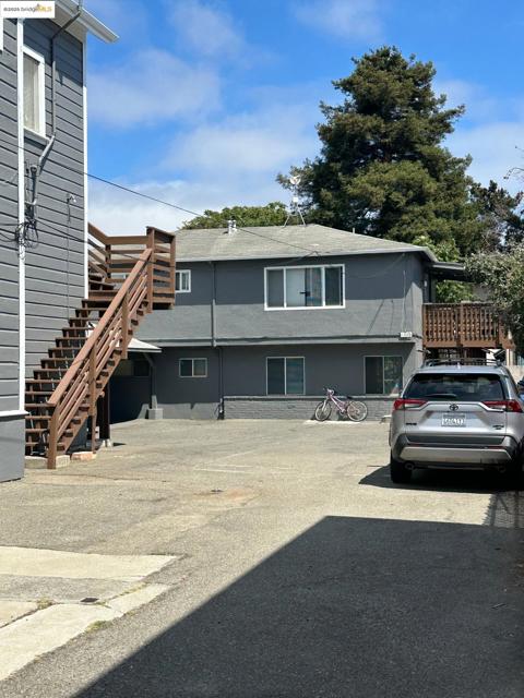 1520 Willow St, Alameda CA: https://media.crmls.org/mediaz/f609f942-5ad8-4f3a-9073-0107c35a21dd.jpg