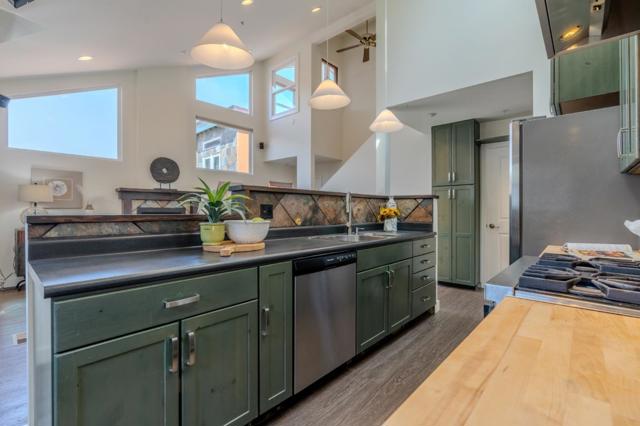 647 Canyon Drive, Pacifica CA: https://media.crmls.org/mediaz/f60b207e-95aa-4e14-a1cd-cac4376ad6e7.jpg