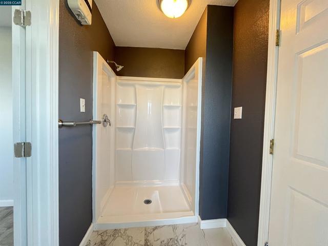 7618 Sunkist Dr, Oakland CA: https://media.crmls.org/mediaz/f60b5250-d255-4e55-bc01-8c18ec20f17b.jpg