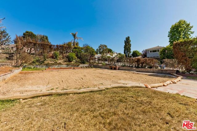 17177 Avenida De La Herradura, Pacific Palisades CA: https://media.crmls.org/mediaz/f60b8e04-2279-4ffa-86a8-6045f8b6f255.jpg