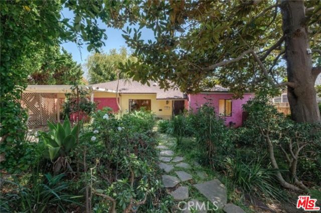 11816 Avon Way, Los Angeles CA: https://media.crmls.org/mediaz/f60c084b-d7b7-42d6-8003-afeb8d26809c.jpg