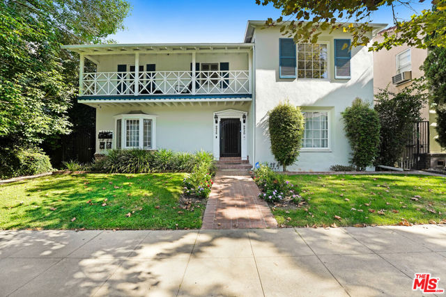 9930 Robbins Drive, Beverly Hills CA: https://media.crmls.org/mediaz/f60c2cf8-7e15-48ab-b049-f511f385ed98.jpg