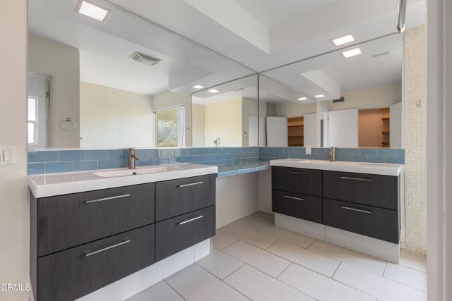 2657 Zorada Drive, Los Angeles CA: https://media.crmls.org/mediaz/f60c30f4-4ec0-4460-a0f9-b982805da170.jpg