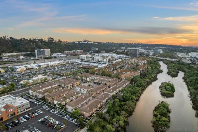 946 Camino De La Reina, San Diego CA: https://media.crmls.org/mediaz/f60eb467-24c1-440d-8f98-02233d926807.jpg