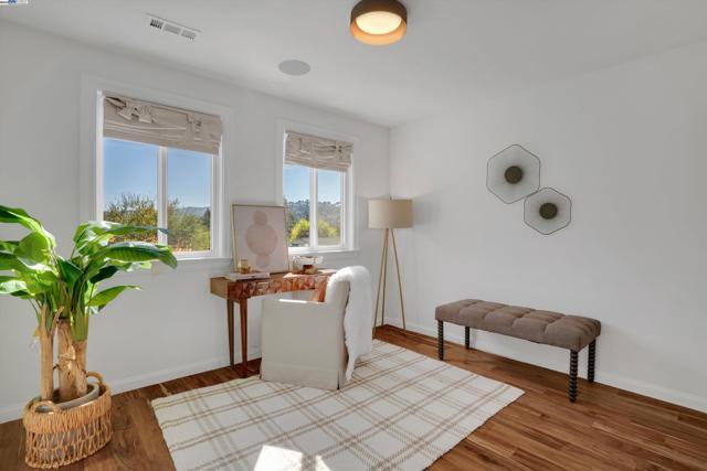 3 Dale Ct, Lafayette CA: https://media.crmls.org/mediaz/f60f4dd2-1589-408a-b408-868564e5ad82.jpg