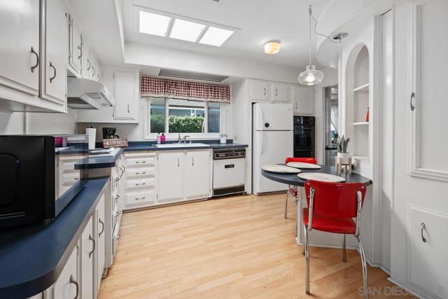 650 S Rancho Santa Fe Rd, San Marcos CA: https://media.crmls.org/mediaz/f60f5bb6-8254-42bb-8654-f54898aef5b9.jpg