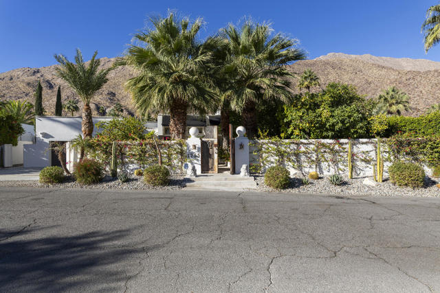 1755 S Mesa Drive, Palm Springs, CA 92264