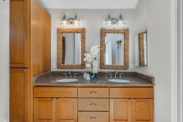 7777 Crossridge Rd, Dublin CA: https://media.crmls.org/mediaz/f60f7083-9b96-42ae-a1f3-96168eb8d25a.jpg