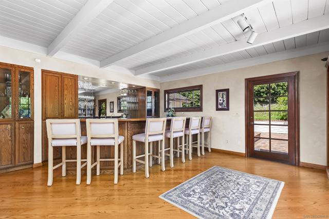 5353 Westknoll Dr, San Diego CA: https://media.crmls.org/mediaz/f60f7c81-8553-4642-857b-82364b3748e0.jpg