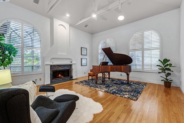 20340 Hunters Knls, Castro Valley CA: https://media.crmls.org/mediaz/f60f9ed6-b288-4f85-9d56-1244cd3bbc94.jpg