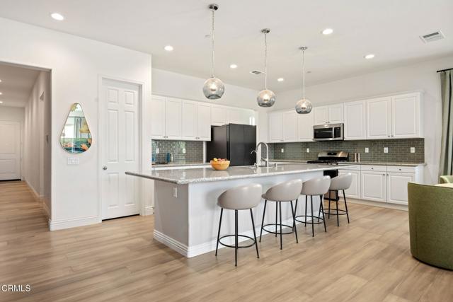 Detail Gallery Image 8 of 33 For 389 Eureka Dr, Santa Paula,  CA 93060 - 3 Beds | 2 Baths