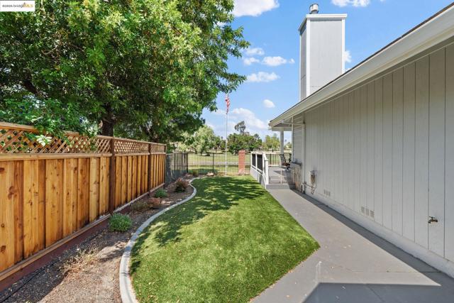 5521 Lanai Ct, Discovery Bay CA: https://media.crmls.org/mediaz/f60fdb89-076a-493c-9c69-812573f27105.jpg