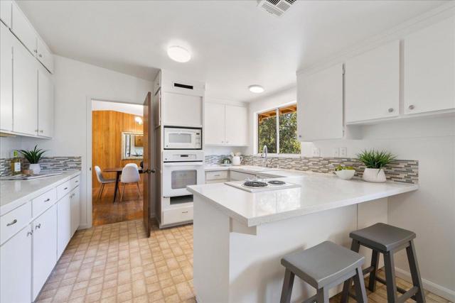26388 Ginny Lane, Los Altos Hills CA: https://media.crmls.org/mediaz/f6105bde-1dfb-49f7-890c-880b5cecd47c.jpg